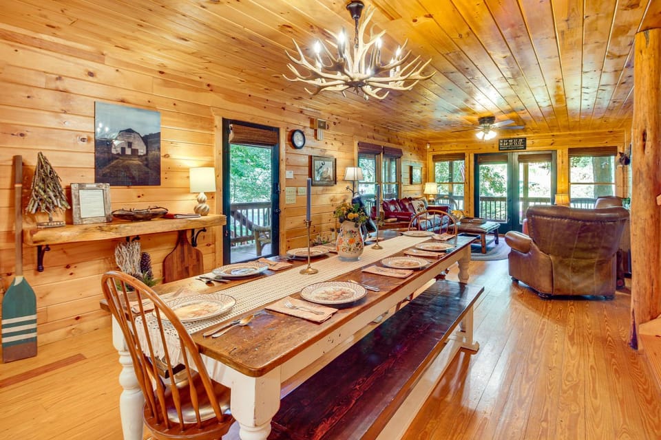 Serene Riverfront Escape in Ellijay, Georgia! House in Georgia