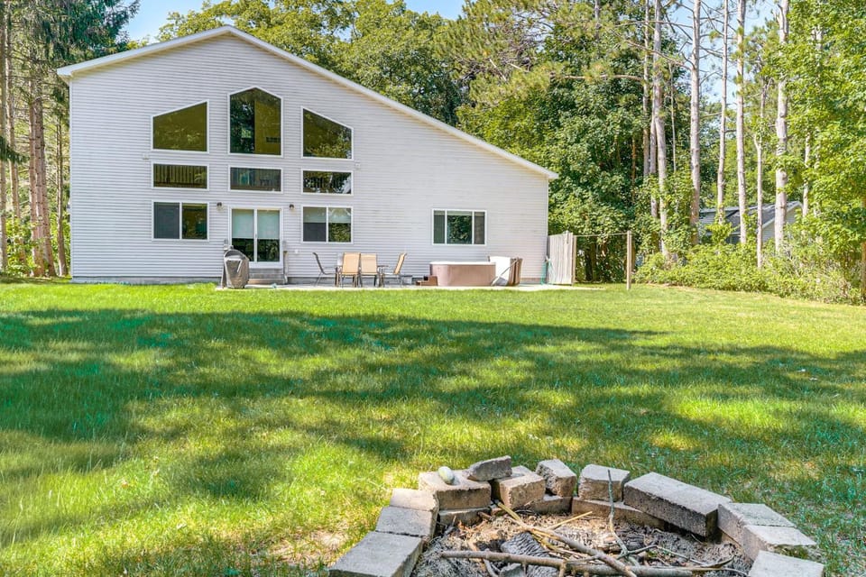 Huge Whitehall Home Steps from Duck Lake House in Wisconsin