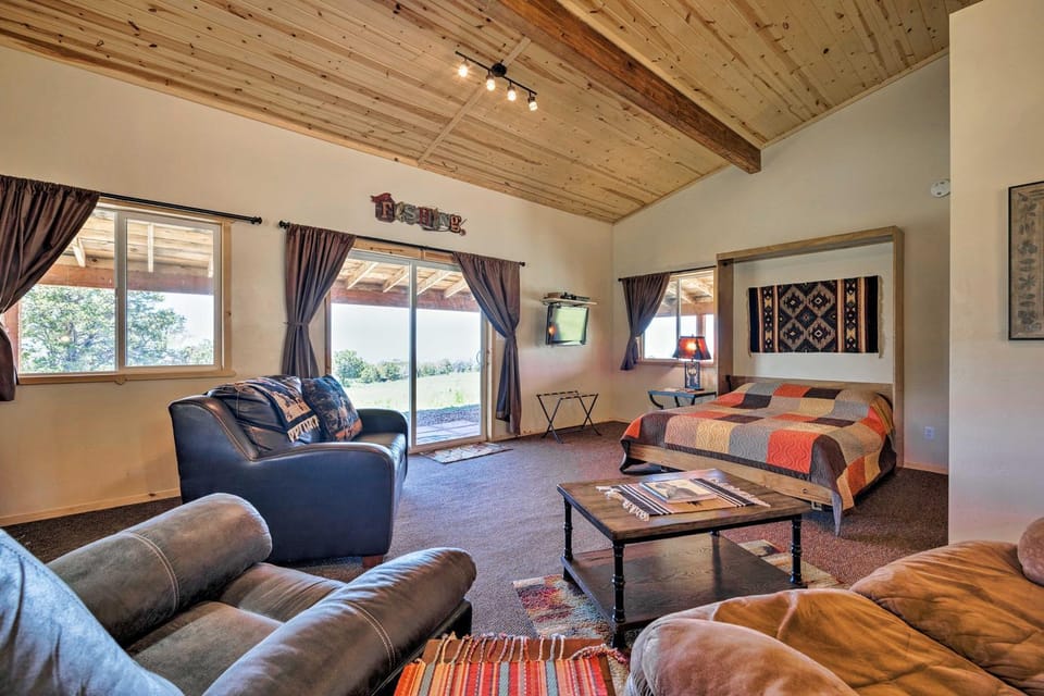 5-Acre Moab Studio w/ BBQ & Stunning Mtn Views Apartment in Utah