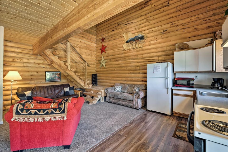 Cabin w/ Fire Pit, Views & BBQ: 18 Mi to Moab! Cabin in Utah