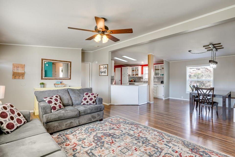 La Verkin Home w/ Yard, Covered Patio & Grill House in La Verkin