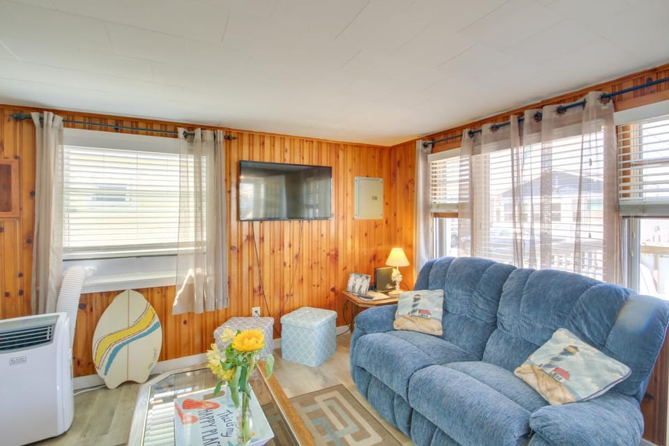 Cozy Hampton Cottage - Walk to Beaches and Marina! House in Hampton Beach