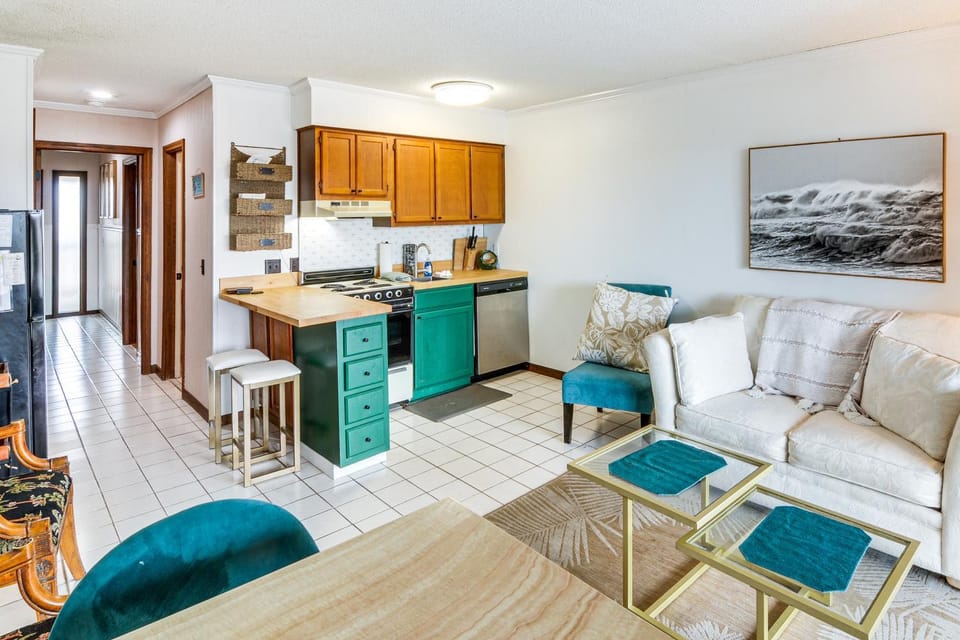 Pool, Spa & Dining: Beach Condo in Hilton Head! House in Hilton Head Island