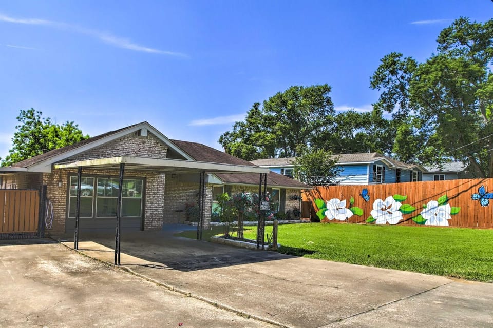 Waterfront Lake Home w/ Deck - New Renovations! House in Lake Conroe
