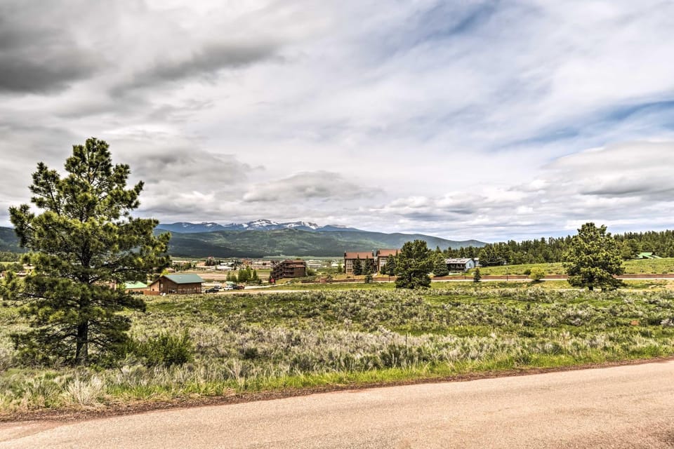 Mountain-View Angel Fire Condo: Walk to Skiing House in Angel Fire