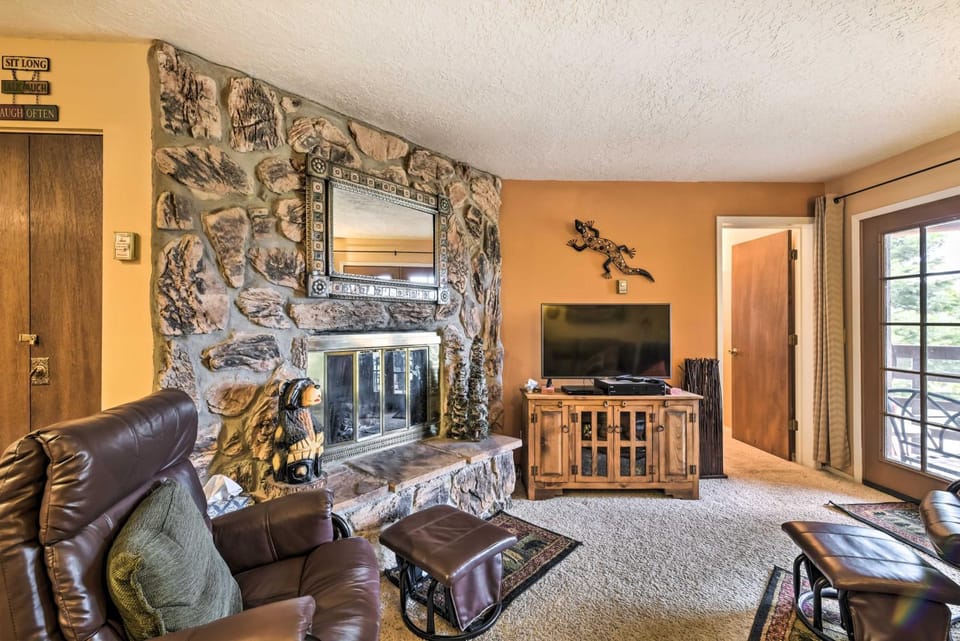 Mountain-View Angel Fire Condo: Walk to Skiing House in Angel Fire