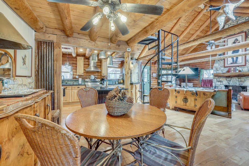 Hot Tub & Yard! 'Inn the Woods' Wimberley Cabin Cabin in Rio Grande