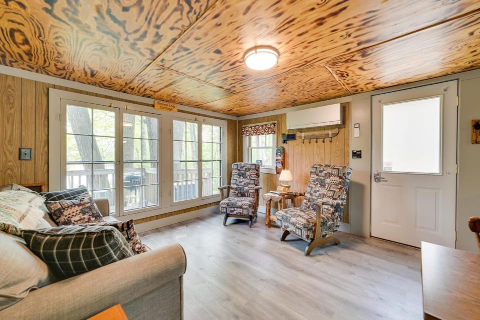 Hike + Snow Play! Waterfront Paradise Lake Retreat House in Carp Lake
