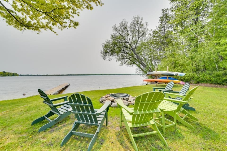 Hike + Snow Play! Waterfront Paradise Lake Retreat House in Carp Lake