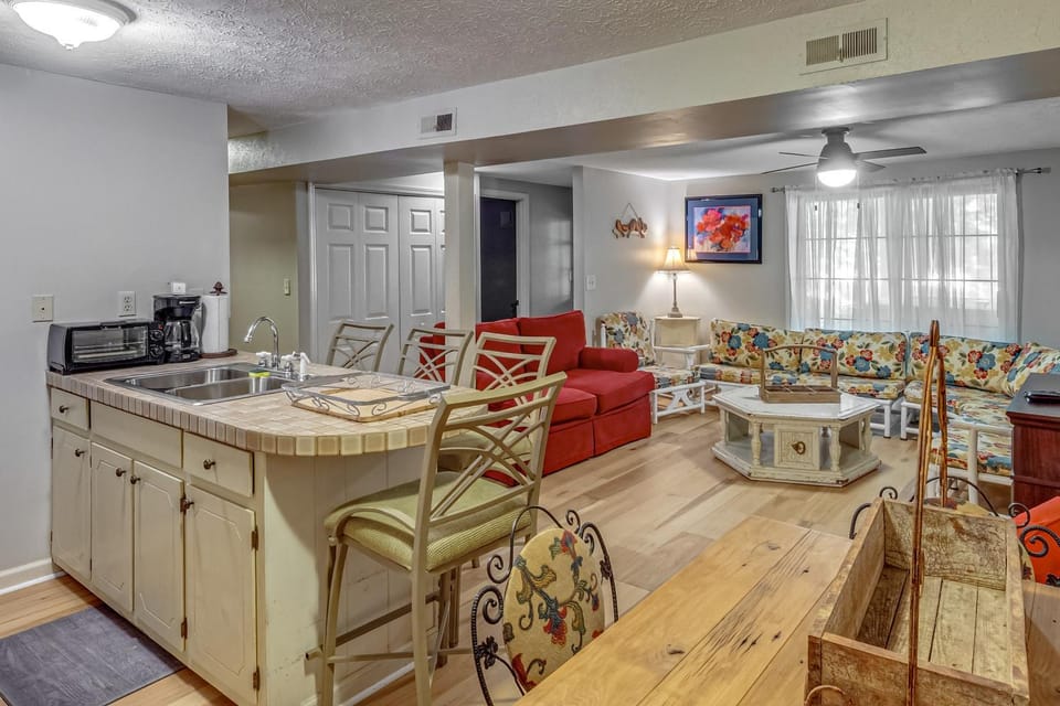 Waterfront Lake Barkley Home w/ Deck & Fire Pit! House in Lake Barkley
