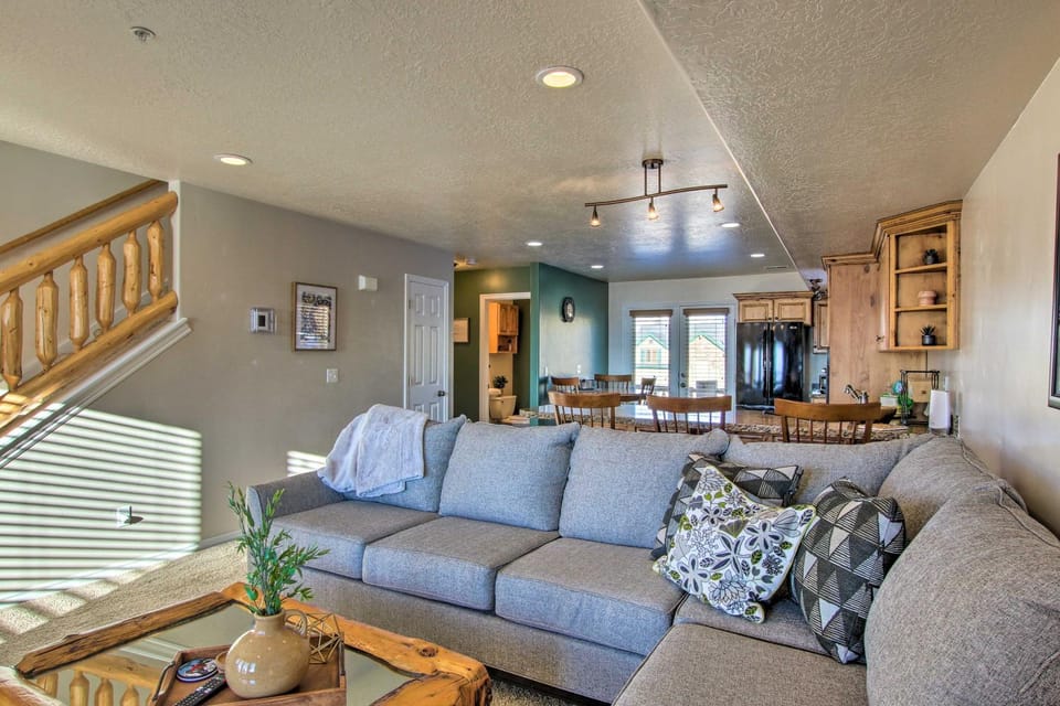 2-Condo Property w/ Mtn Views by Golf & Ski Resort House in Utah