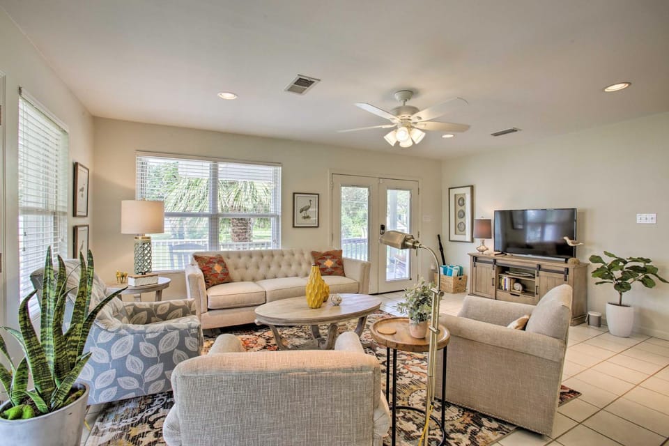 'The Palm' Bay St. Louis Home - Walk to Beach! House in Waveland