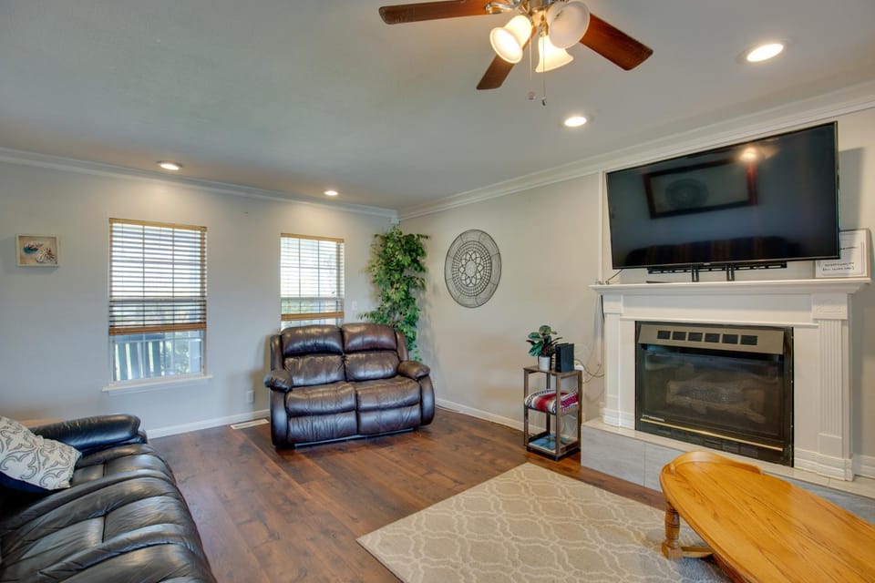 Game Room & Dock: Waterfront Granbury Lake Retreat House in Granbury