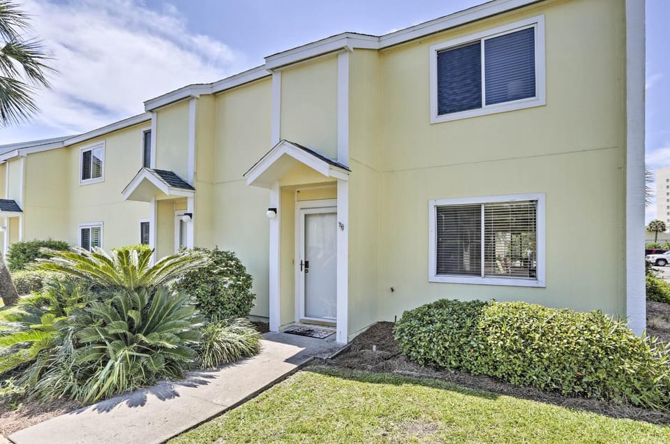 Destin Townhome with Beach Access & 2 Pools! House in Destin