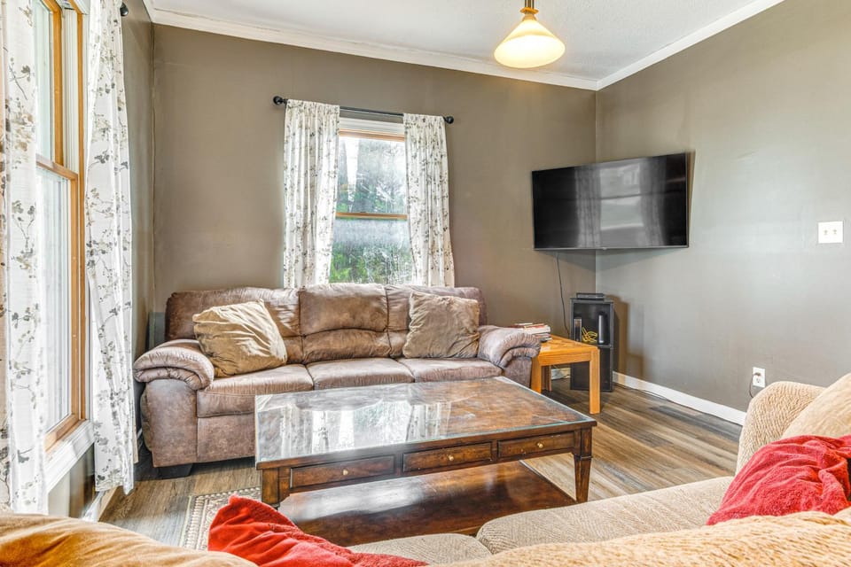 The Junction Victorian Home in Quaint Fortville! House in Fortville