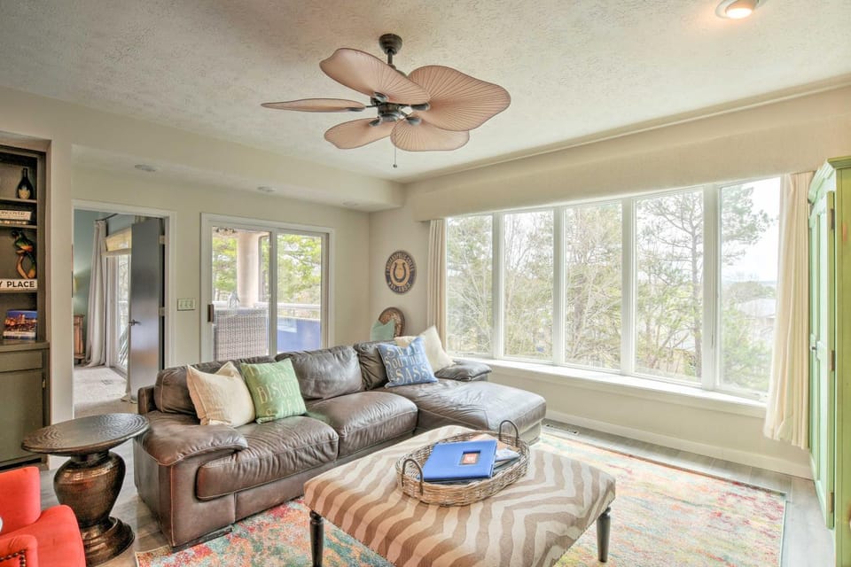 Lake Keowee Resort Condo w/ Balcony & Pool Access! House in Lake Keowee
