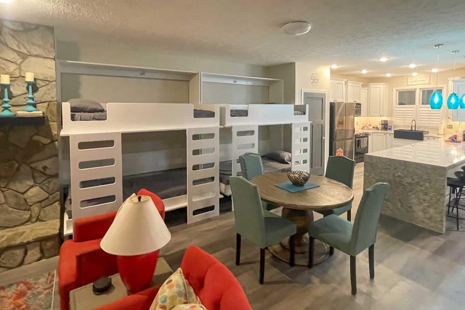 Lake Keowee Resort Condo w/ Balcony & Pool Access! House in Lake Keowee