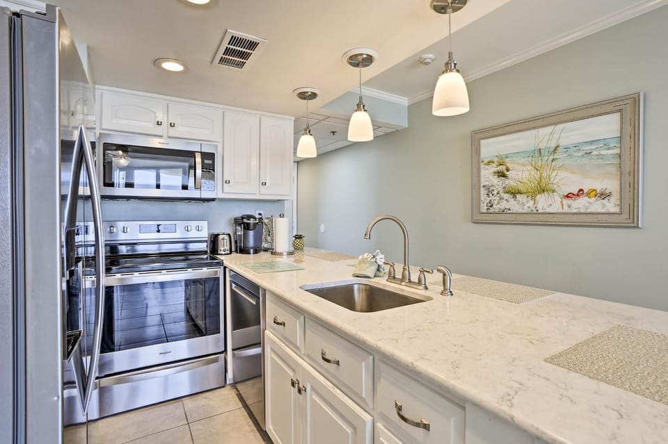 Bright PCB Condo w/ Gulf Views & Beach Access! House in Panama City Beach