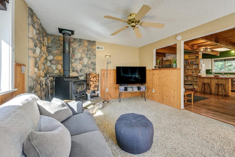 Cozy Ashford Home - 5 Mi to Rainier Natl Park! House in Washington