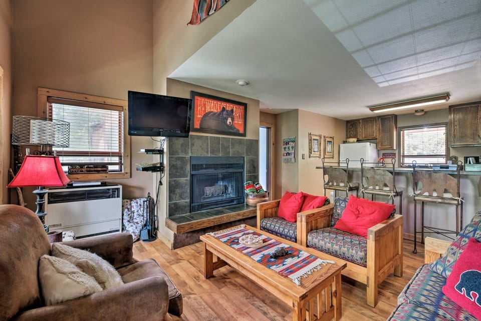 Cabin-Style Condo w/ Deck Near Angel Fire Resort Cabin in Angel Fire