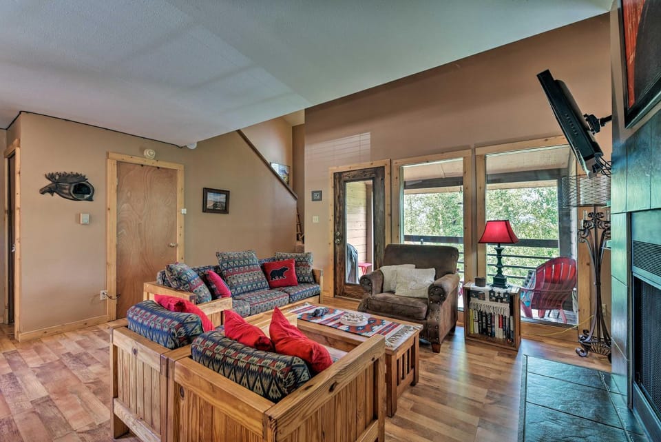 Cabin-Style Condo w/ Deck Near Angel Fire Resort Cabin in Angel Fire