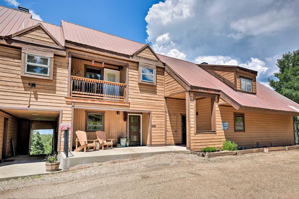 Cabin-Style Condo w/ Deck Near Angel Fire Resort Cabin in Angel Fire