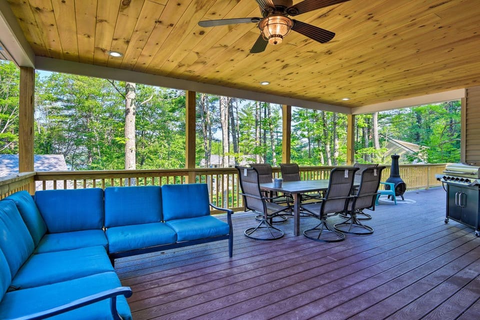 Covered Deck, Grill & Game Room: Gilford House! House in Gilford