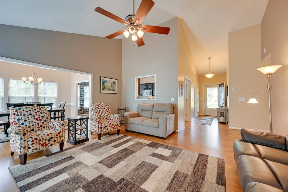 11 Mi to Greensboro: Family Home w/ Hot Tub House in Greensboro