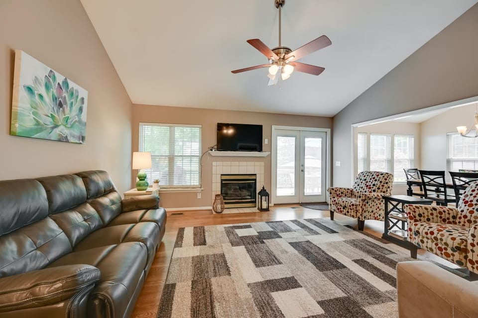 11 Mi to Greensboro: Family Home w/ Hot Tub House in Greensboro
