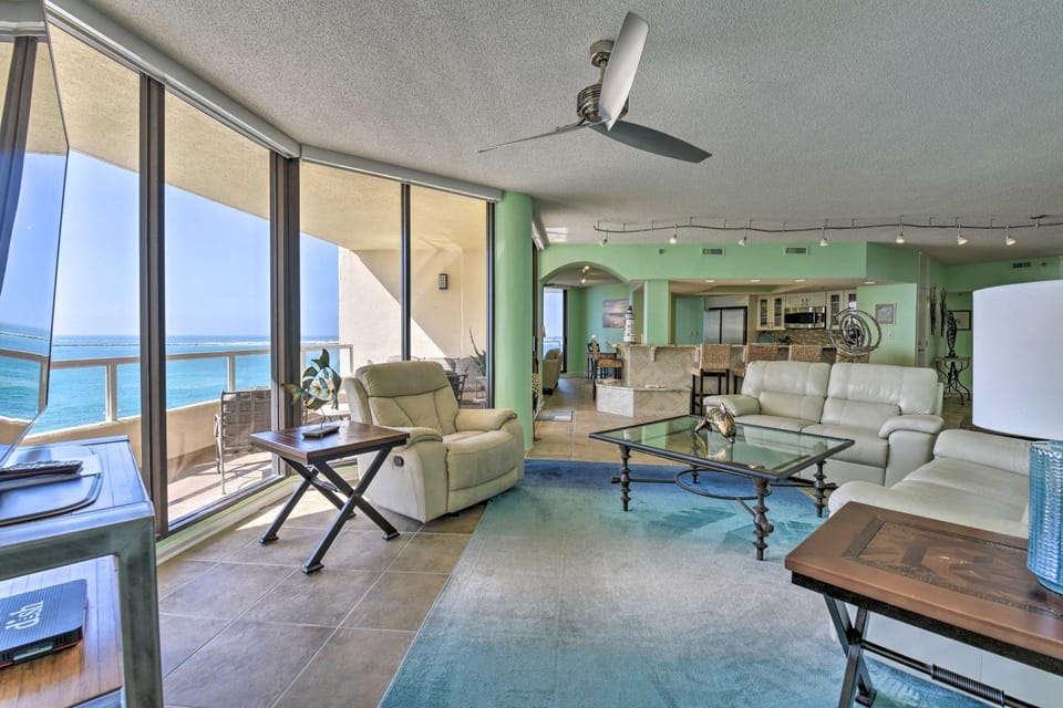 Gulf View Destin Condo with Resort Pool & Spa! House in Destin