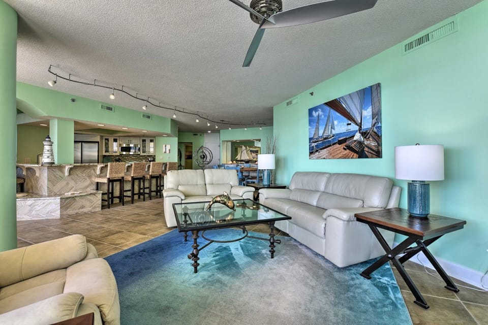 Gulf View Destin Condo with Resort Pool & Spa! House in Destin