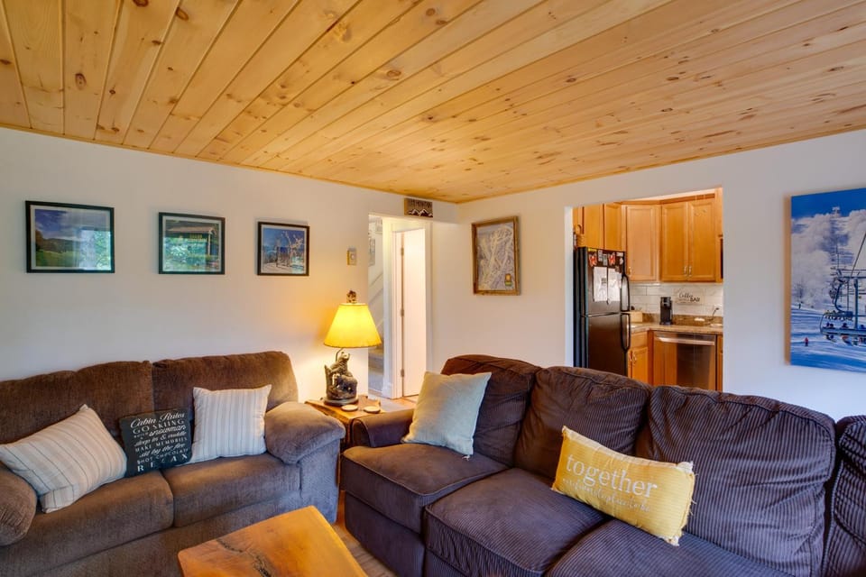 Steps to Sugar Mountain! Condo w/ Furnished Deck House in Sugar Mountain