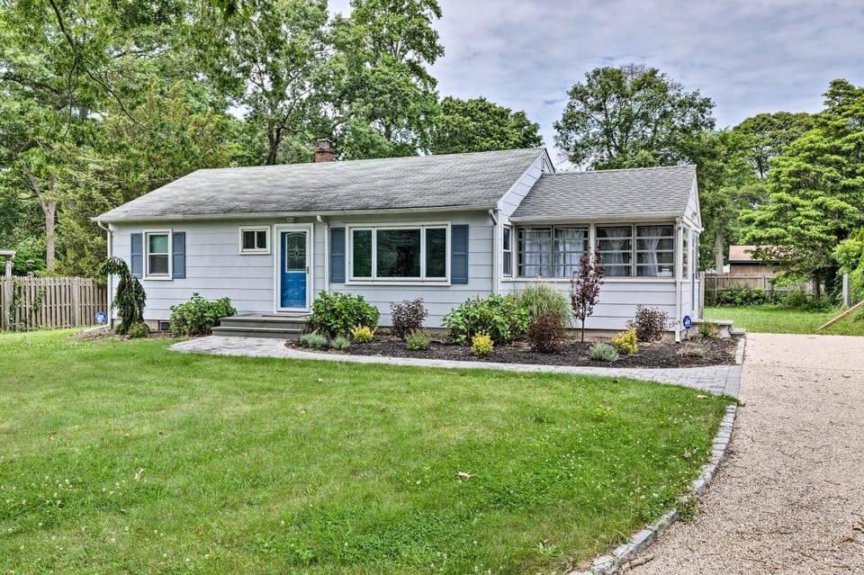 Hamptons Bay Home on Shinnecock Bay w/ Yard! House in The Hamptons