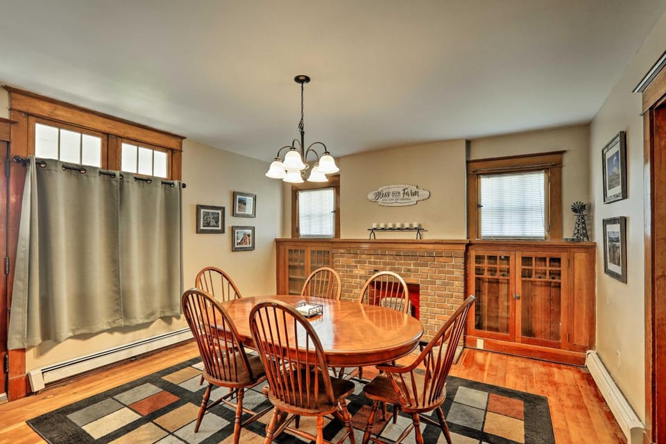 Wyoming Farmhouse Retreat! 10 Mi to Bighorn Canyon House in Wyoming