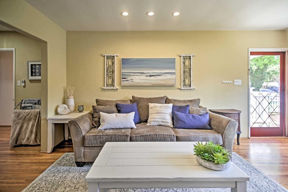 Oceanside Home with Yard - Walk to Beach and Pier House in Oceanside