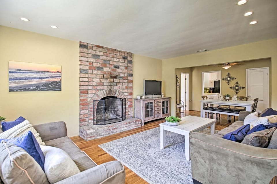 Oceanside Home with Yard - Walk to Beach and Pier House in Oceanside