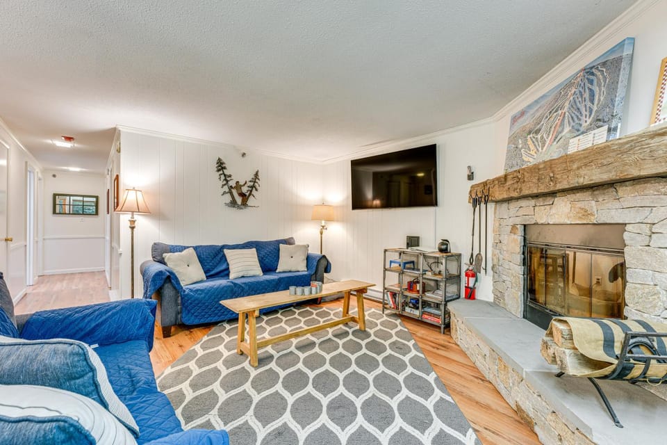 Renovated Ski-In/Ski-Out Peru Condo at Bromley Mtn House in Peru