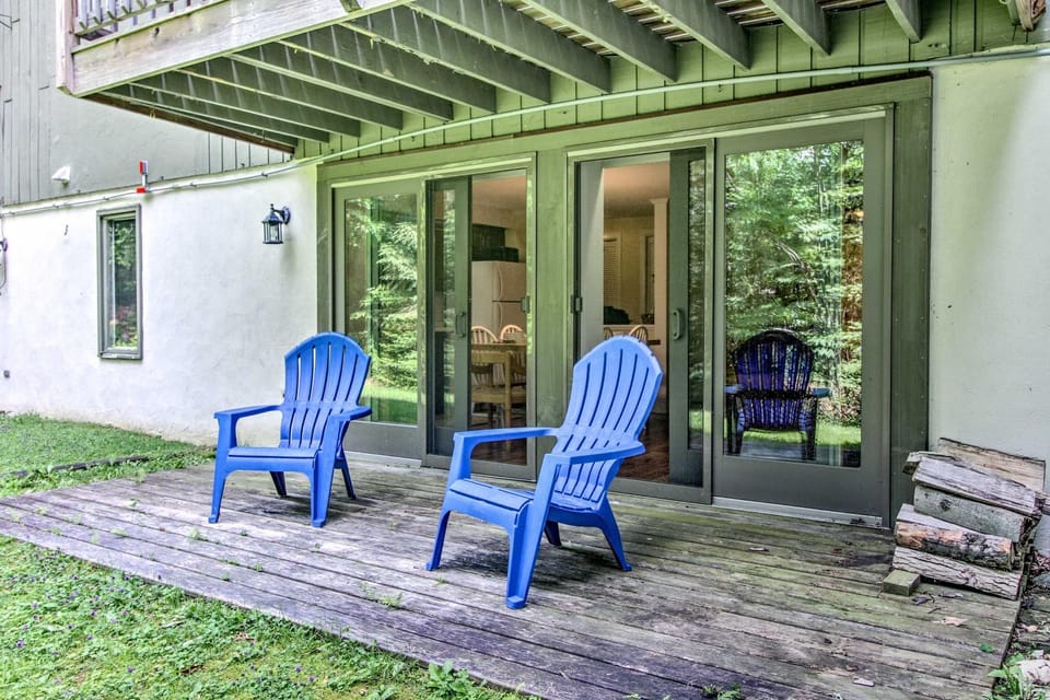 Renovated Ski-In/Ski-Out Peru Condo at Bromley Mtn House in Peru