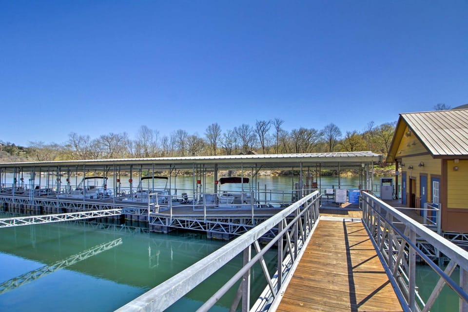 Branson Resort Condo w/ Lake Taneycomo Access! House in Branson