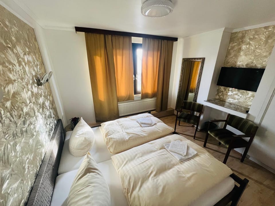 Bed, TV and multimedia, Photo of the whole room