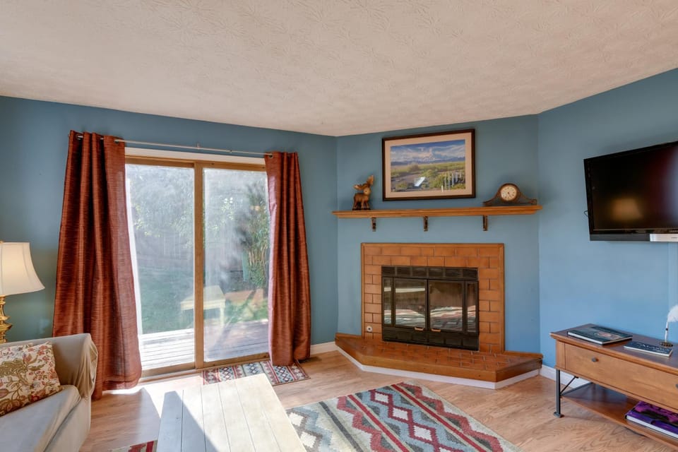 Charming Anchorage Home w/ Grill + Deck! House in Spenard