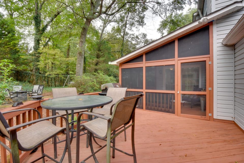 Modern Home w/ Yard + Deck, 1 Mi to Clemson U! House in Clemson