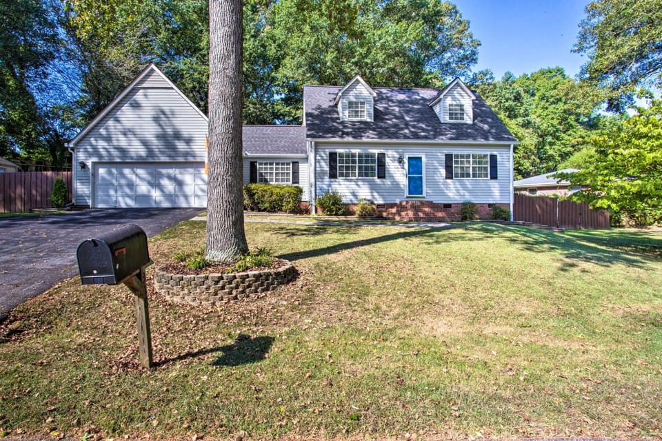 Modern Home w/ Yard + Deck, 1 Mi to Clemson U! House in Clemson