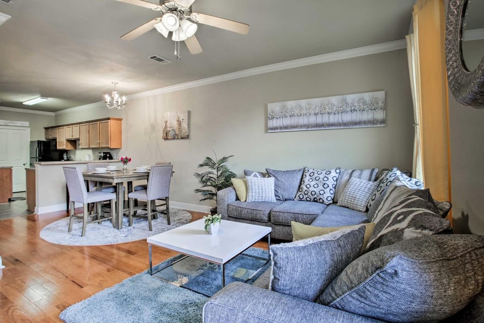 Updated Baton Rouge Townhouse ~2 Mi to LSU! House in Baton Rouge