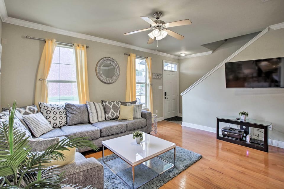 Updated Baton Rouge Townhouse ~2 Mi to LSU! House in Baton Rouge