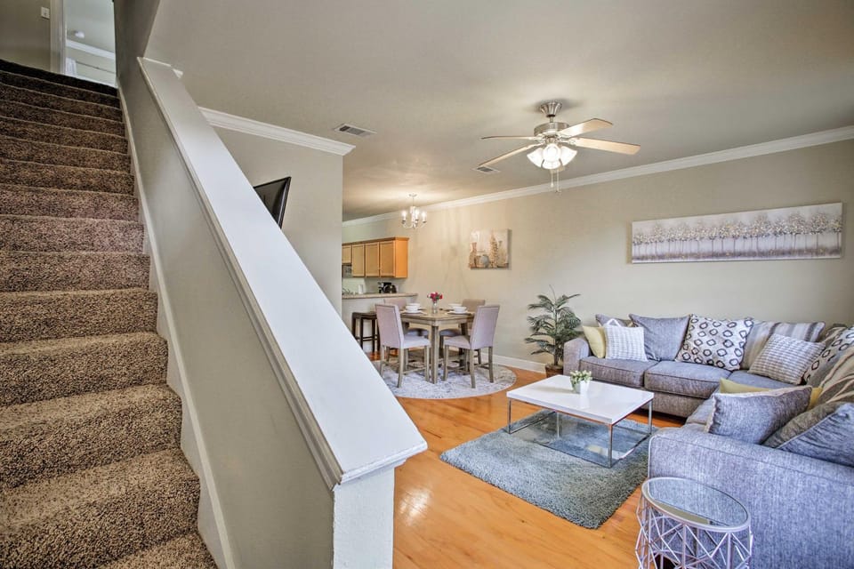 Updated Baton Rouge Townhouse ~2 Mi to LSU! House in Baton Rouge