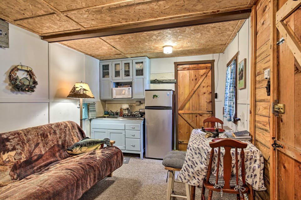 Rustic Hayward Cabin With Spider Lake Access! Cabin in Spider Lake