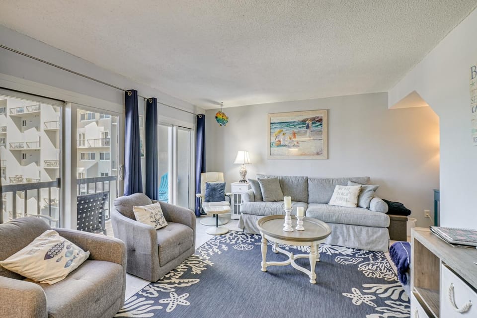 Steps to Shore! PCB Resort Condo w/ Balcony House in Sunnyside