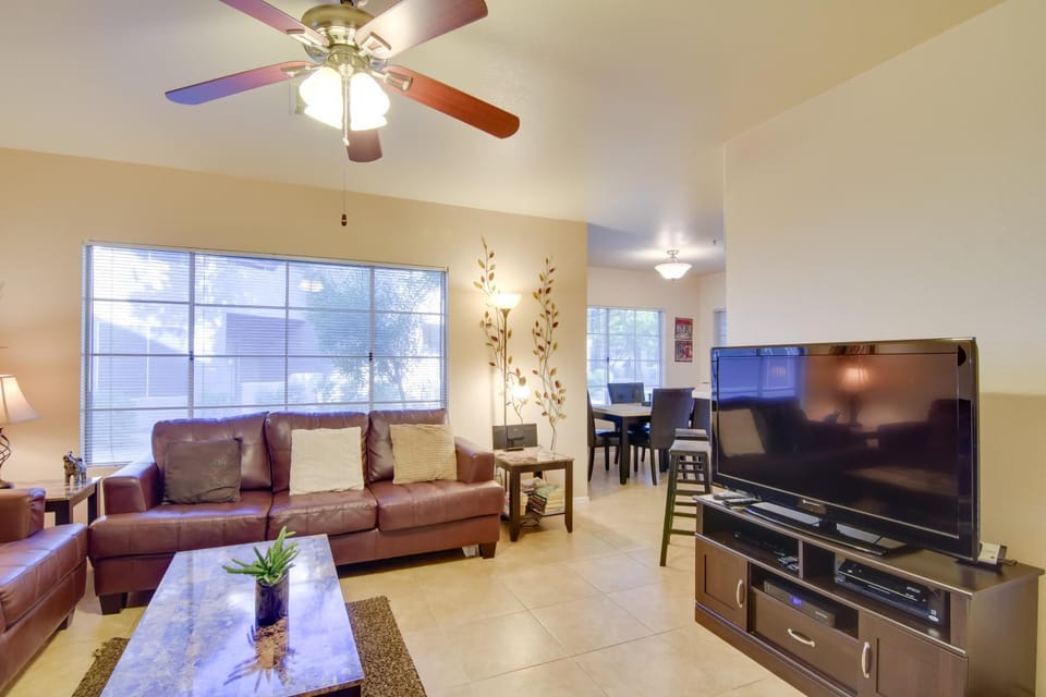 Walkable Scottsdale Gem w/ Pool Access House in Scottsdale