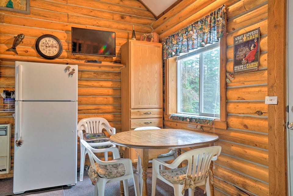 Soldotna Cabin w/ Essentials- 4 Mi to Fishing Cabin in Alaska